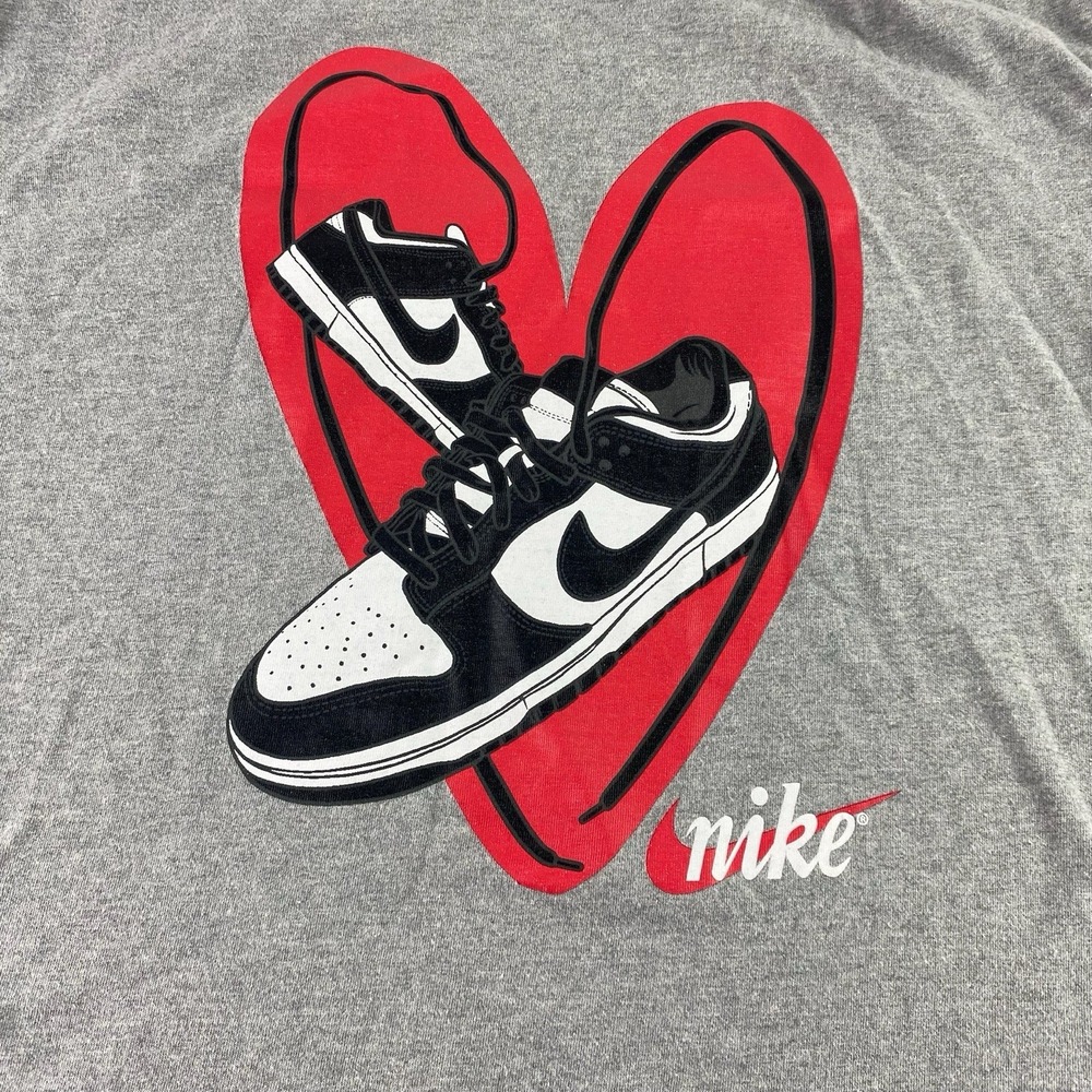 Nike T Shirt Womens XS‎ Oversized Fit Tee Sportswear Essential Gel Dunk Graphic
